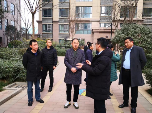 雁塔區(qū)住建局領導一行來到朱雀云天小區(qū)調(diào)研物業(yè)管理工作