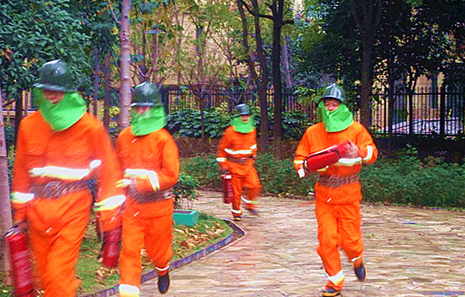 礪精兵，保安全